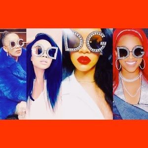 Limited edition dolce & gabana logo sunnies ✨✨🕶